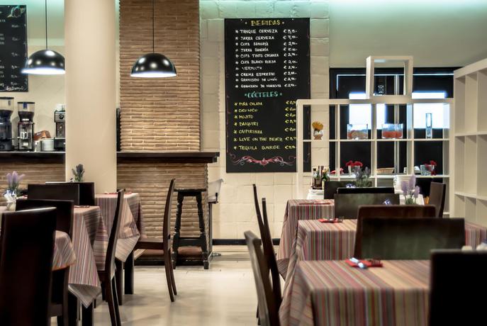 Imagen del bar/restaurante del Apartamentos Ona Ogisaka Garden. Foto 4