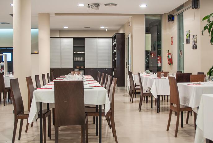 Imagen del bar/restaurante del Apartamentos Ona Ogisaka Garden. Foto 5