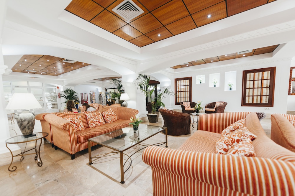 Imagen de los interiores del Apartamentos Ona Palm Beach. Foto 20