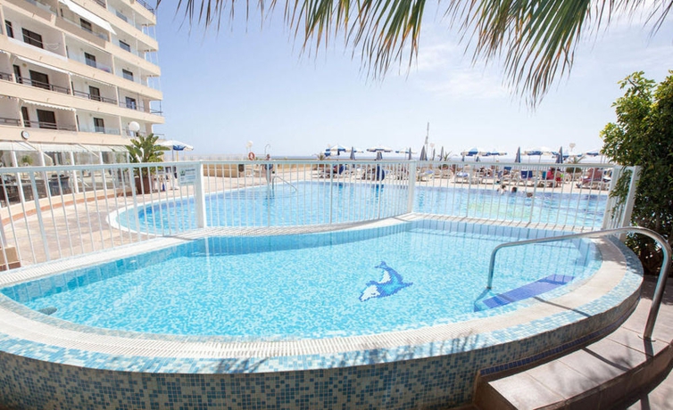 Imagen de la piscina del Apartamentos Ona Pearly Grey. Foto 11