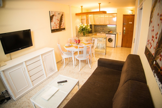 Imagen de los interiores del Apartamentos Ona Suites Salou. Foto 13
