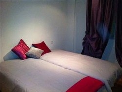 Imagen de la habitación del Apartamentos Opera Suites, Valencia. Foto 2