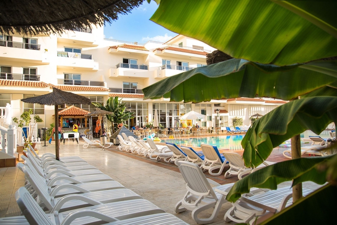 Imagen de la piscina del Apartamentos Oro Blanco. Foto 15