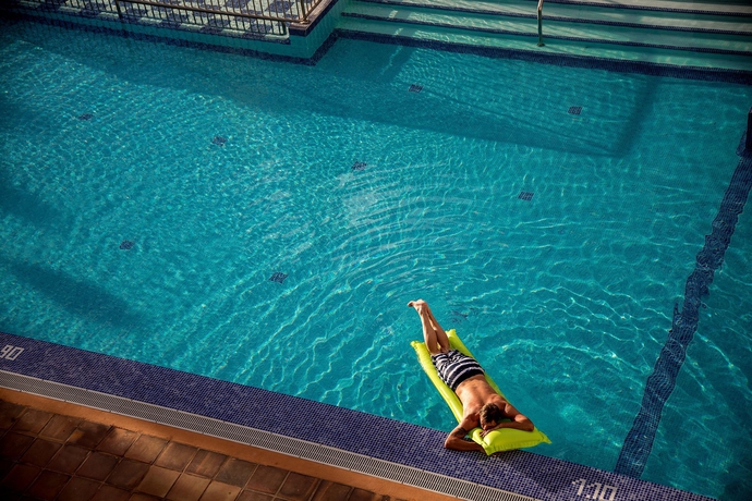 Imagen de la piscina del Apartamentos Oro Blanco, Playa de las Am&eacute;ricas. Foto 14