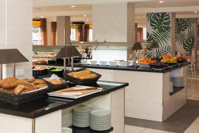 Imagen del bar/restaurante del Apartamentos Palm Garden by LIVVO. Foto 4