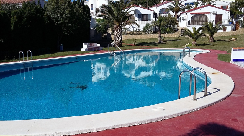 Imagen de la piscina del Apartamentos Palma Blanca 3000. Foto 15