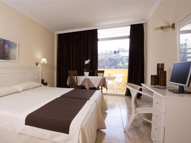 Imagen general del Apartamentos Palmeras Playa. Foto 7