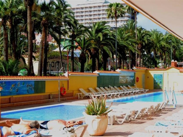 Imagen general del Apartamentos Palmeras Playa. Foto 9