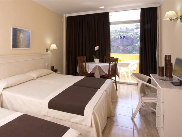 Imagen general del Apartamentos Palmeras Playa. Foto 16