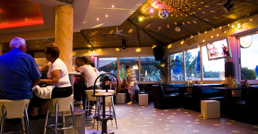 Imagen del bar/restaurante del Apartamentos Paradise Apartments, Laganas. Foto 4