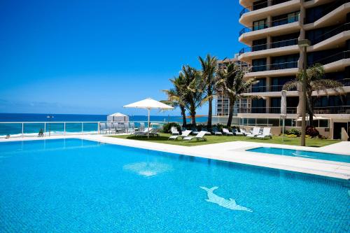 Imagen de la piscina del Apartamentos Paradise Centre Apartments. Foto 30