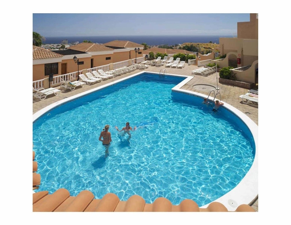 Imagen de la piscina del Apartamentos Paradise Court. Foto 5