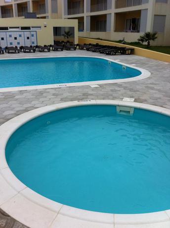Imagen de la piscina del Apartamentos Paraiso Dourado. Foto 6