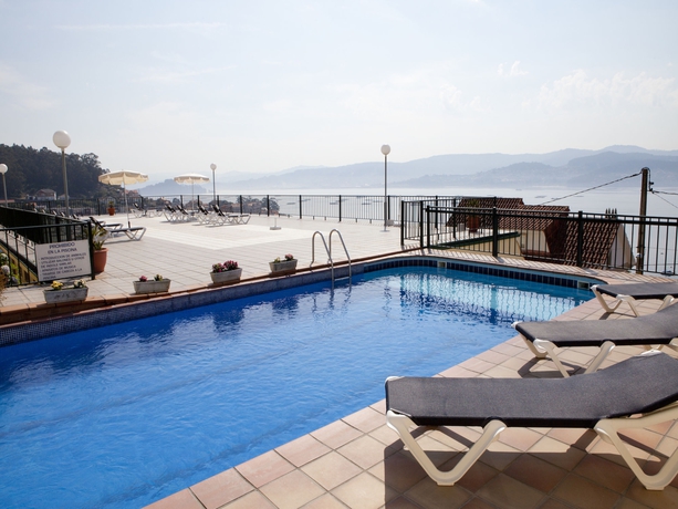 Imagen de la piscina del Apartamentos Park Raxo. Foto 14