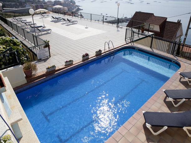 Imagen de la piscina del Apartamentos Park Raxo. Foto 15