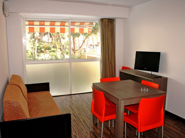 Imagen de los interiores del Apartamentos Park Suites Salou. Foto 14