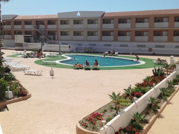 Imagen de la piscina del Apartamentos Parque Carolina. Foto 6