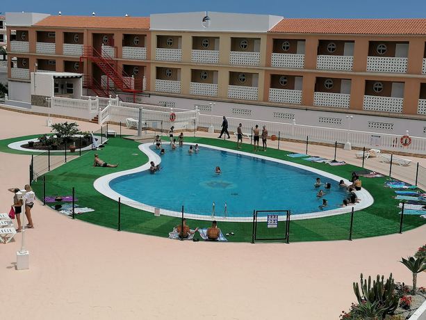 Imagen de la piscina del Apartamentos Parque Carolina. Foto 7