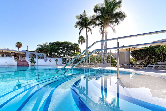 Imagen de la piscina del Apartamentos Parque Paraiso I. Foto 15