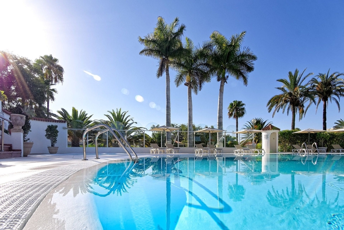 Imagen de la piscina del Apartamentos Parque Paraiso I. Foto 18