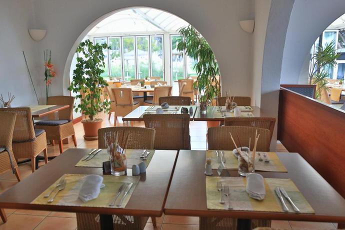 Imagen del bar/restaurante del Apartamentos Parquemar, Cala d'Or. Foto 3
