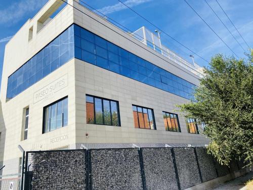 Imagen de los exteriores del Apartamentos Paseo Suites. Foto 20