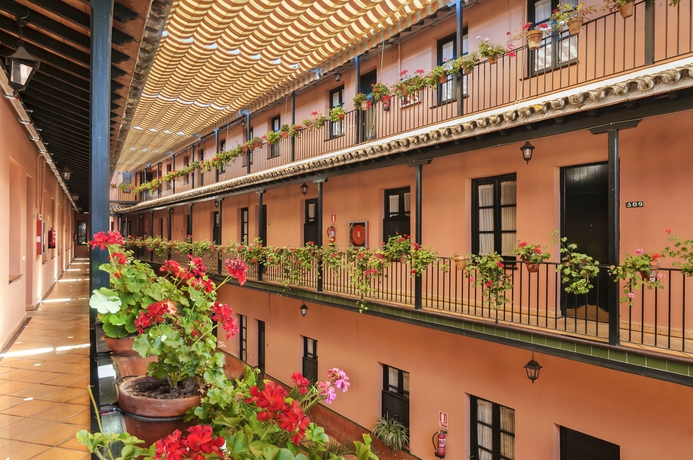 Imagen general del Apartamentos Patios de la Cartuja. Foto 15