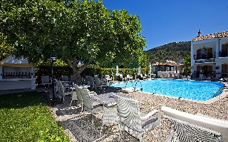 Imagen de la piscina del Apartamentos Pegasus Studios and Apartments. Foto 22