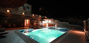 Imagen general del Apartamentos Petinaros Beach Studios. Foto 3