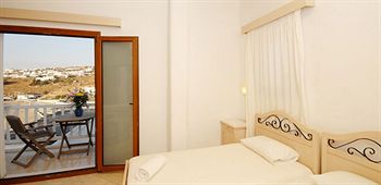 Imagen general del Apartamentos Petinaros Beach Studios. Foto 4