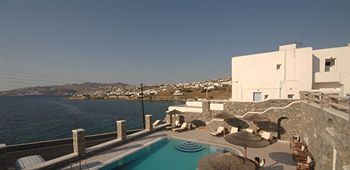 Imagen general del Apartamentos Petinaros Beach Studios. Foto 12