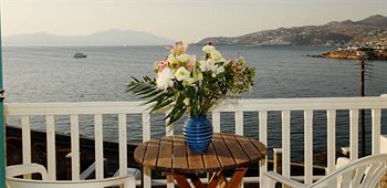 Imagen general del Apartamentos Petinaros Beach Studios. Foto 10