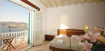 Imagen general del Apartamentos Petinaros Beach Studios. Foto 11