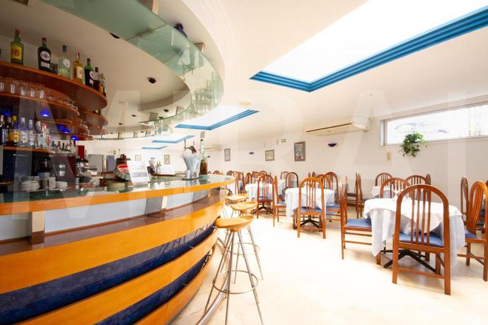 Imagen del bar/restaurante del Apartamentos Pez Azul. Foto 2