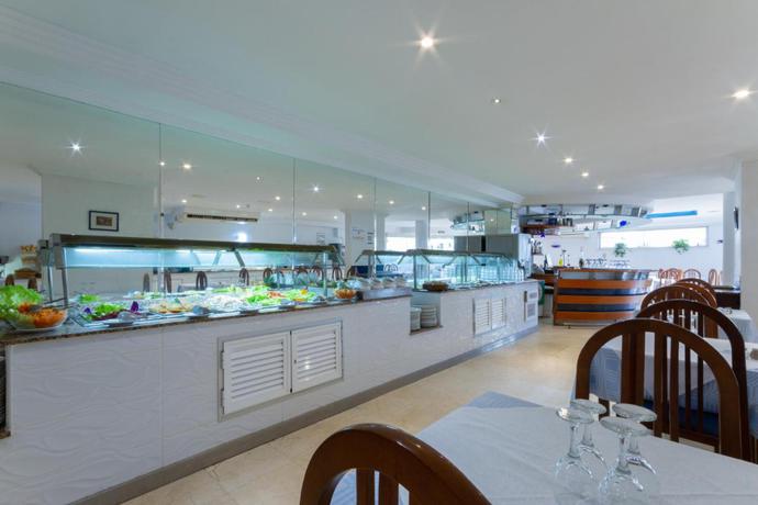 Imagen del bar/restaurante del Apartamentos Pez Azul. Foto 3