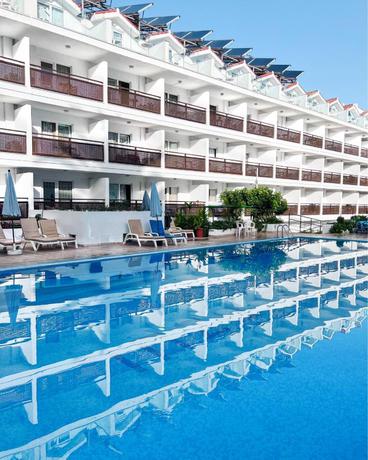 Imagen de la piscina del Apartamentos Pez Azul. Foto 23