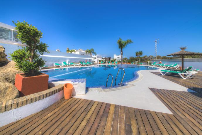 Imagen de la piscina del Apartamentos Piedramar. Foto 18