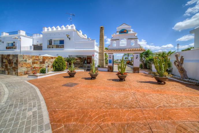 Imagen de los exteriores del Apartamentos Piedramar. Foto 16