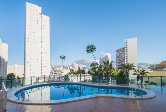 Imagen de la piscina del Apartamentos Pierre & Vacances Benidorm Horizon. Foto 15