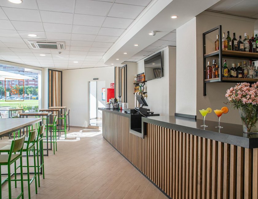 Imagen del bar/restaurante del Apartamentos Pierre & Vacances Benidorm Levante, Adults Recommended. Foto 5