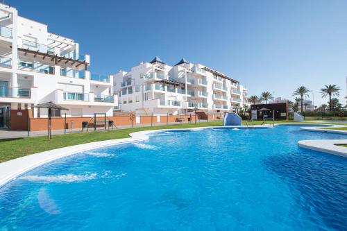 Imagen de la piscina del Apartamentos Pierre and Vacances Almer&iacute;a Roquetas De Mar. Foto 20