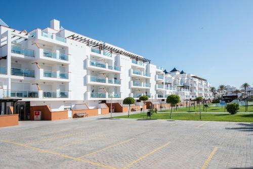 Imagen de los exteriores del Apartamentos Pierre and Vacances Almer&iacute;a Roquetas De Mar. Foto 18