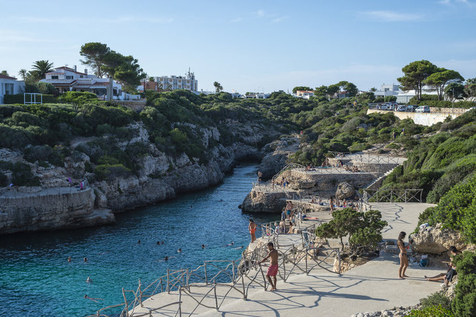 Imagen de los exteriores del Apartamentos Pierre and Vacances Menorca Cala Blanes. Foto 9