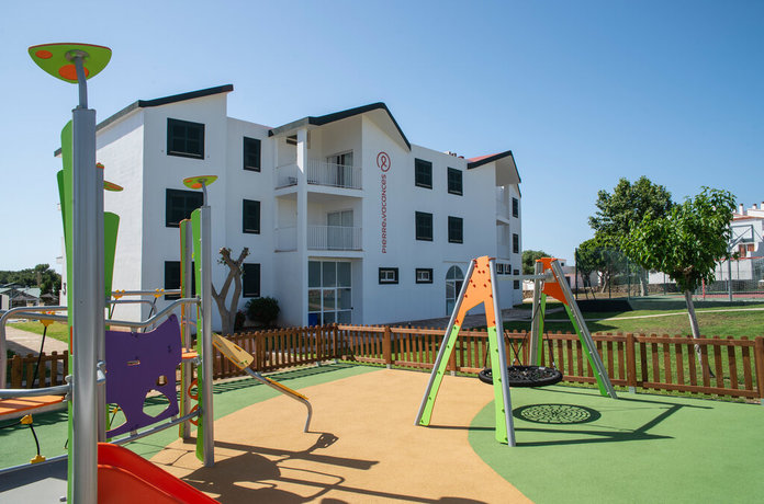 Imagen de los exteriores del Apartamentos Pierre and Vacances Menorca Cala Blanes. Foto 12