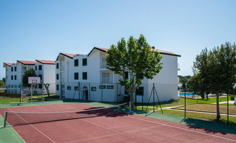 Imagen de los exteriores del Apartamentos Pierre and Vacances Menorca Cala Blanes. Foto 14