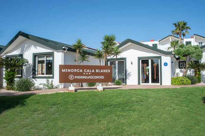 Imagen de los exteriores del Apartamentos Pierre and Vacances Menorca Cala Blanes. Foto 16