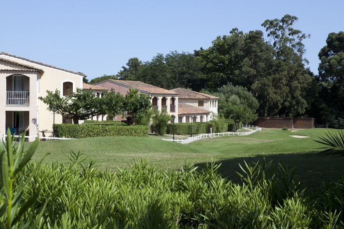 Imagen de los exteriores del Apartamentos Pierre and Vacances Résidence Les Parcs De Grimaud. Foto 12