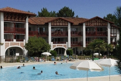 Imagen de la piscina del Apartamentos Pierre et Vacances Le Domaine De Gascogne. Foto 4