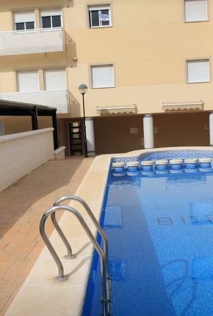 Imagen de la piscina del Apartamentos Piles Gandía 3000. Foto 8