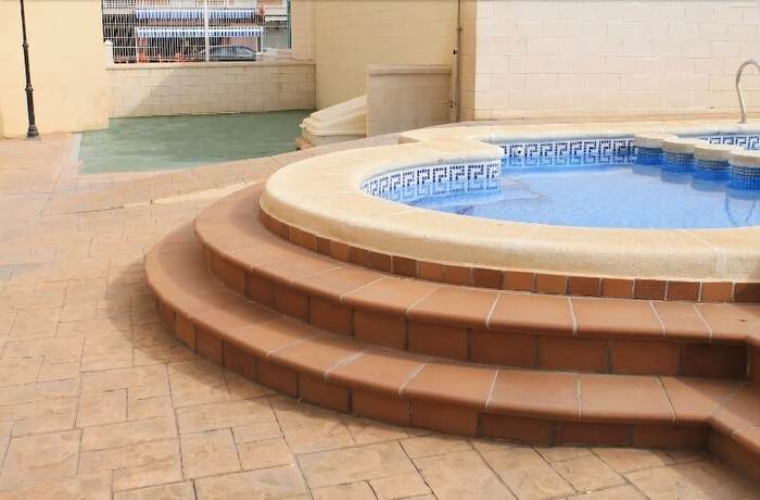 Imagen de la piscina del Apartamentos Piles Gandía 3000. Foto 9